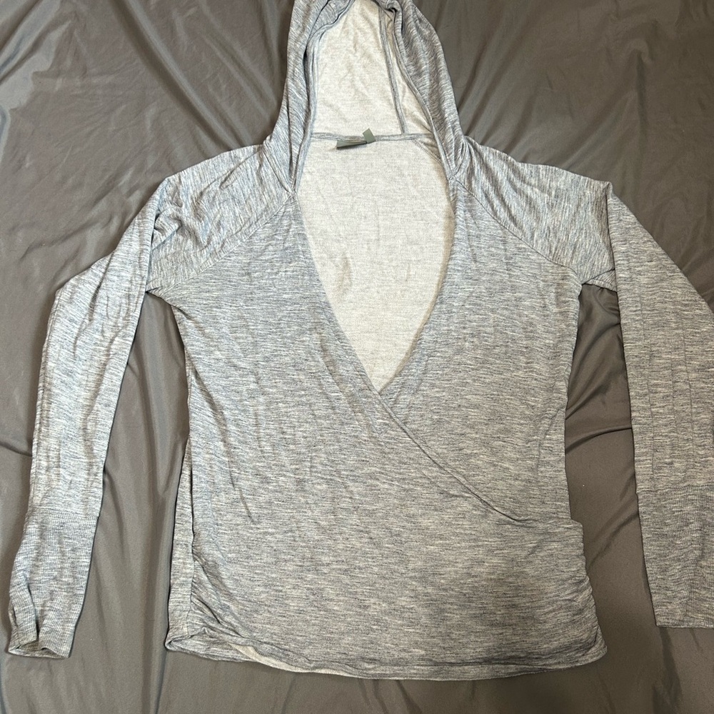 Athleta light gray heather long sleeve wrap front hoodie sweater size women L